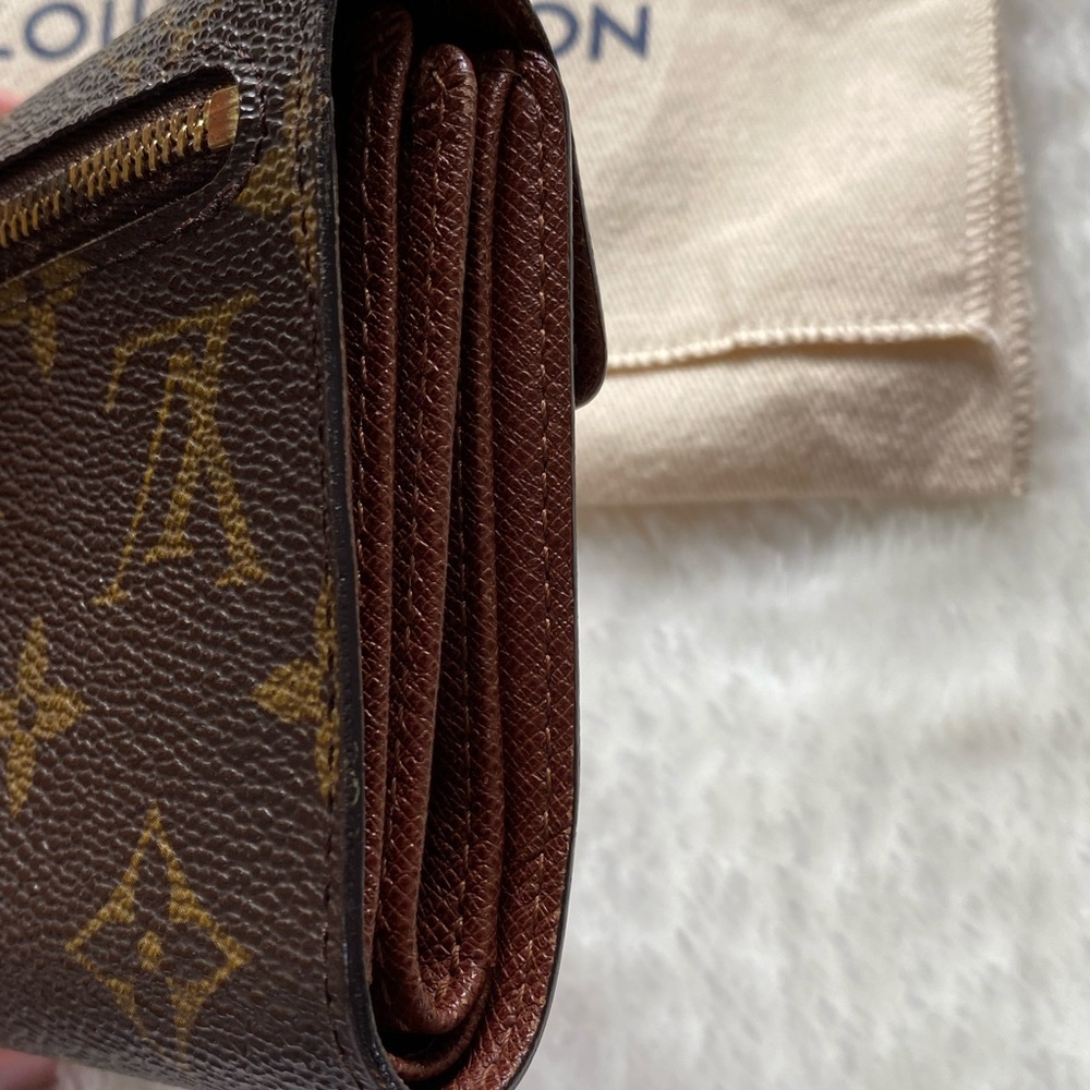 Authentic Louis Vuitton medium compact wallet - Picture 4 of 8
